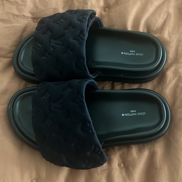 Louis Vuitton black embroidered pool slides - Picture 2 of 7